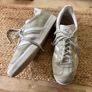 Adidas Gazelle green suede lace up sneakers size 9